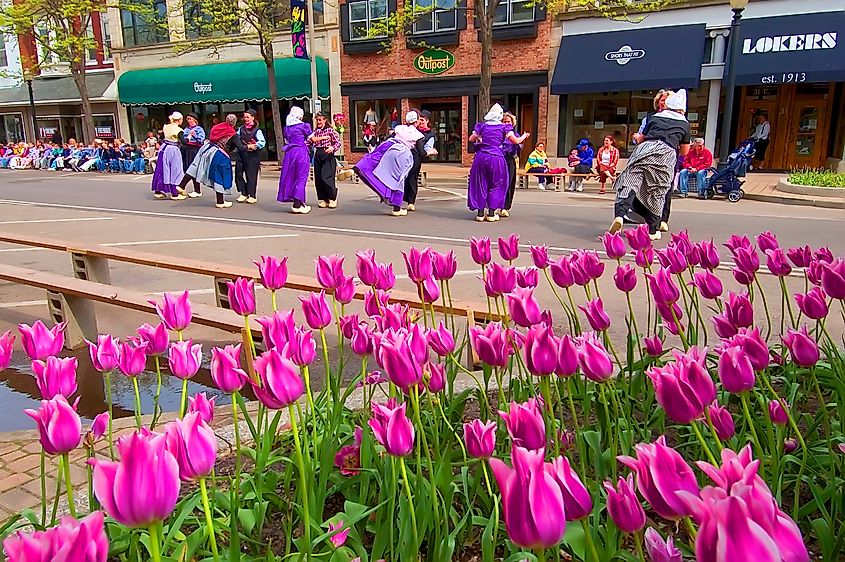 Saugatuck's Outdoor Spring Artisan Market 