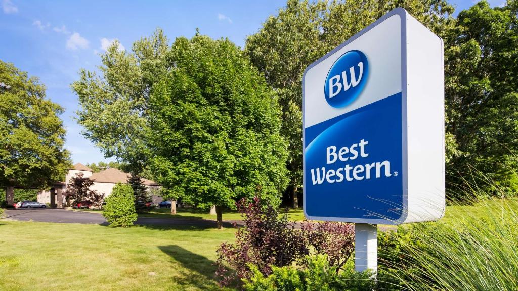  Best Western Plaza Hotel Saugatuck