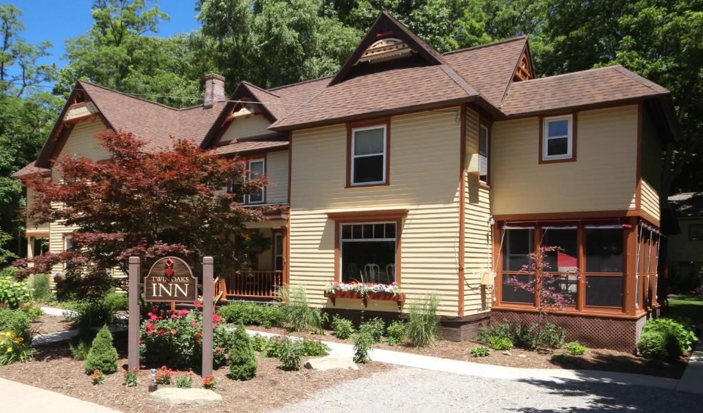 The Twin Oaks Inn Saugatuck