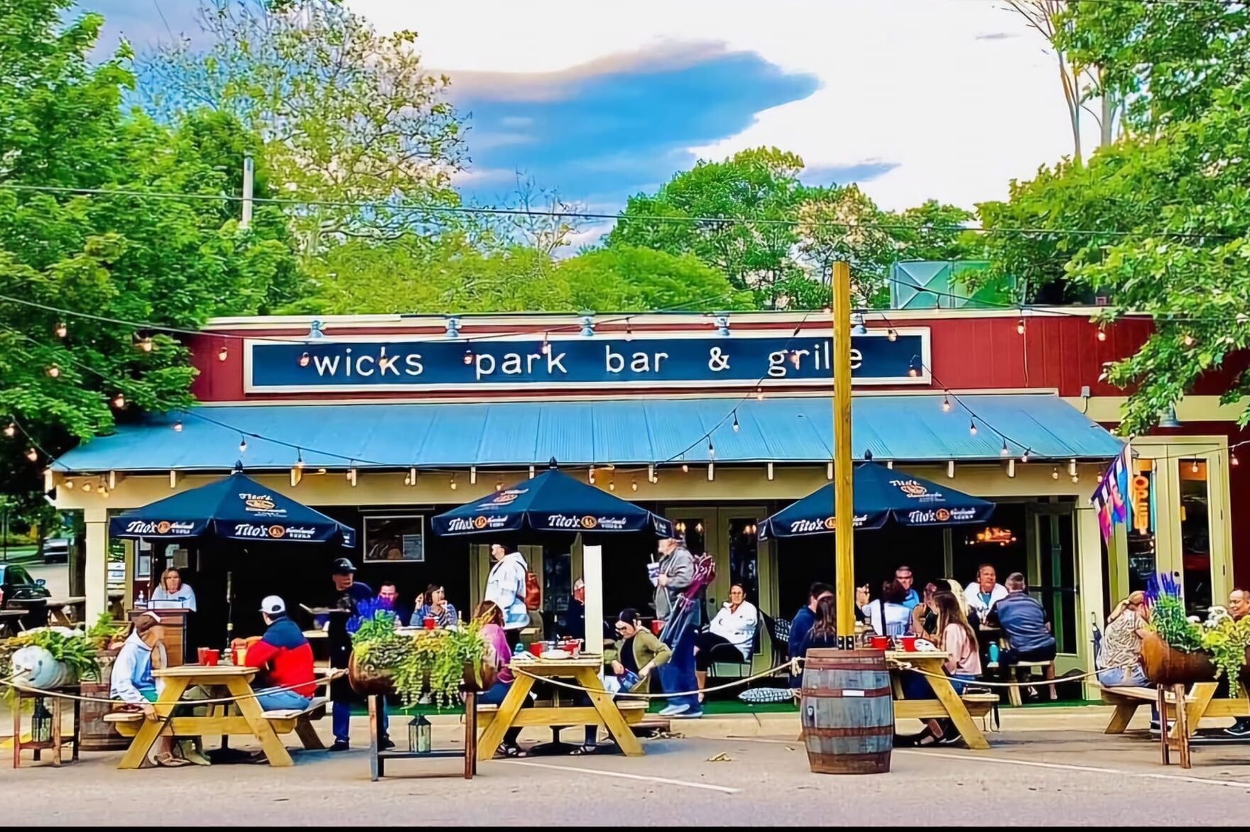 Wicks Park Bar & Grille Saugatuck