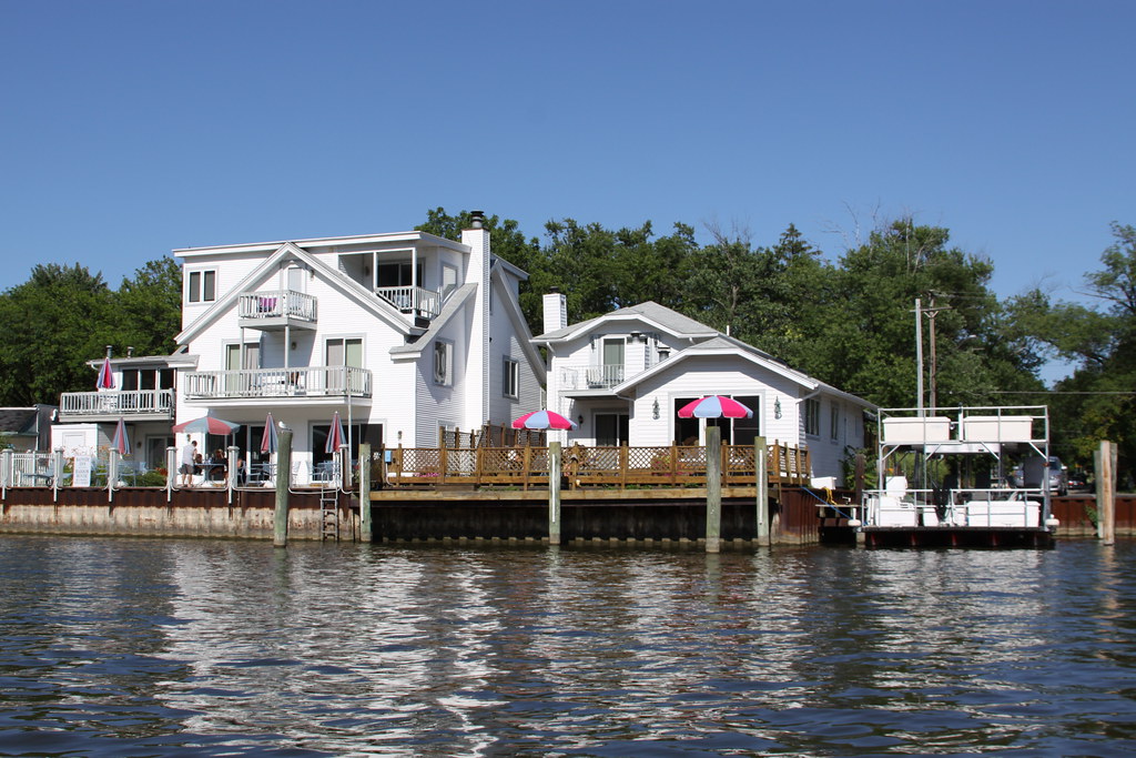 Harbor Duck Building Saugatuck