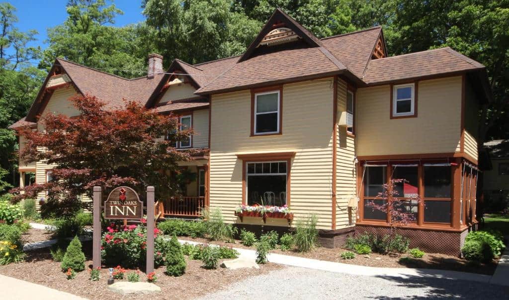 The Twin Oaks Inn Saugatuck
